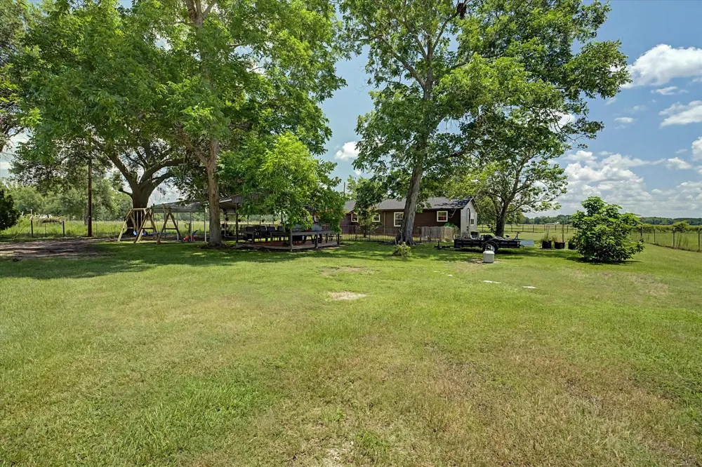 384 County Road 2046 Hull, TX 77564