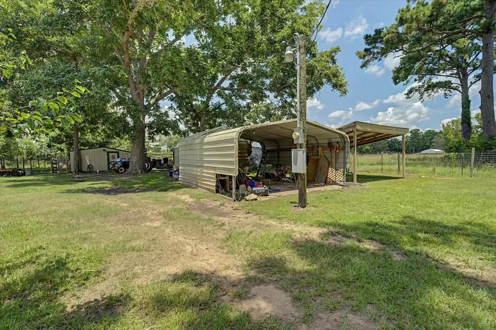 384 County Road 2046 Hull, TX 77564