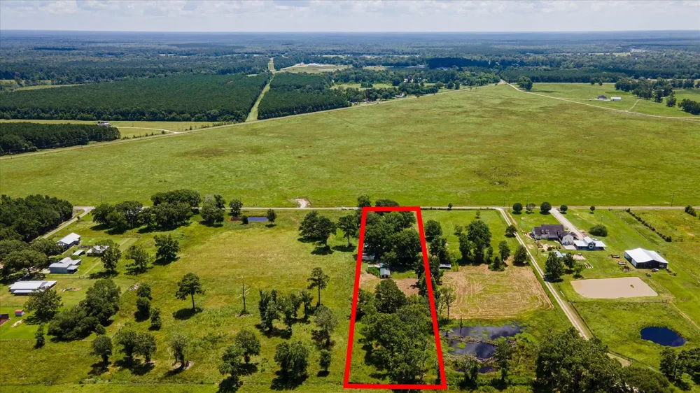 384 County Road 2046 Hull, TX 77564