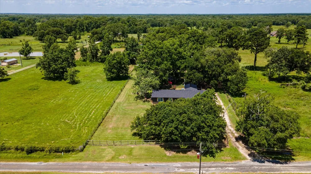 384 County Road 2046 Hull, TX 77564