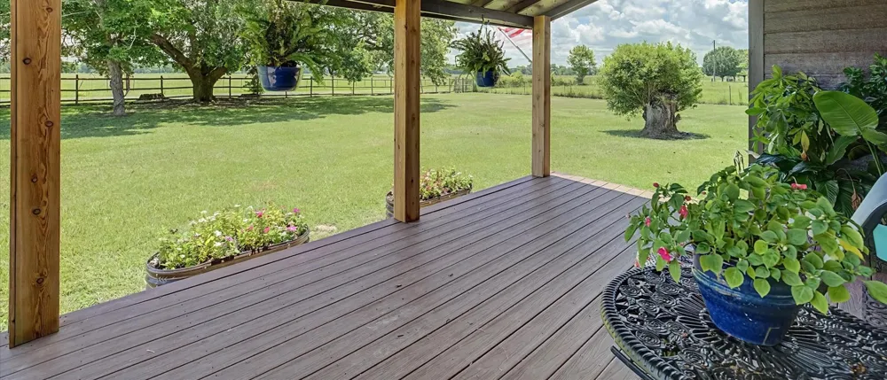 384 County Road 2046 Hull, TX 77564