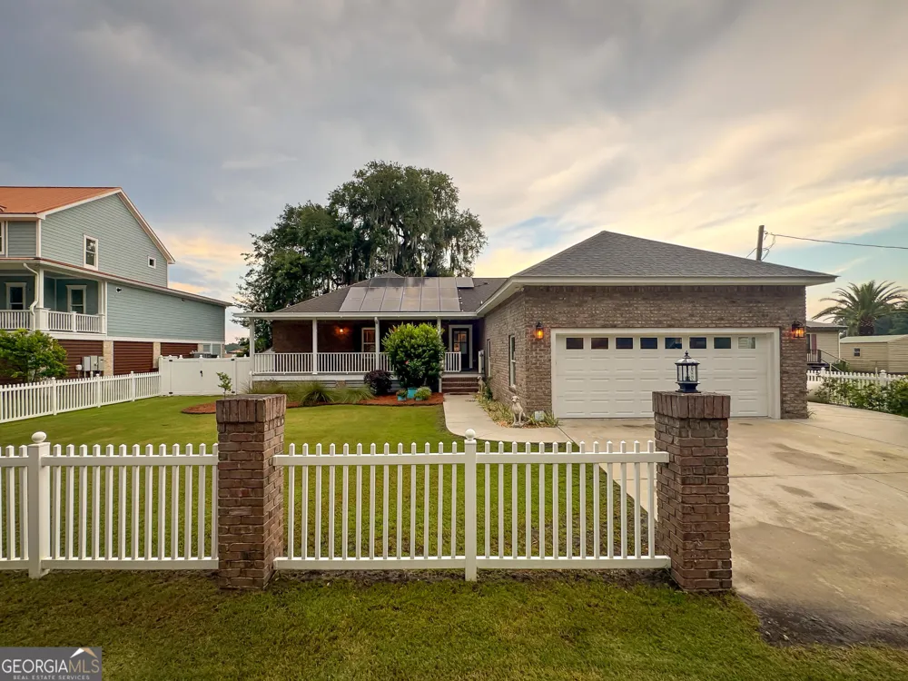 543 E 1st ST Midway, GA 31320