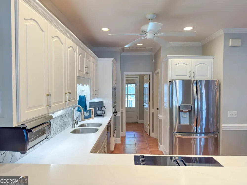 543 E 1st ST Midway, GA 31320