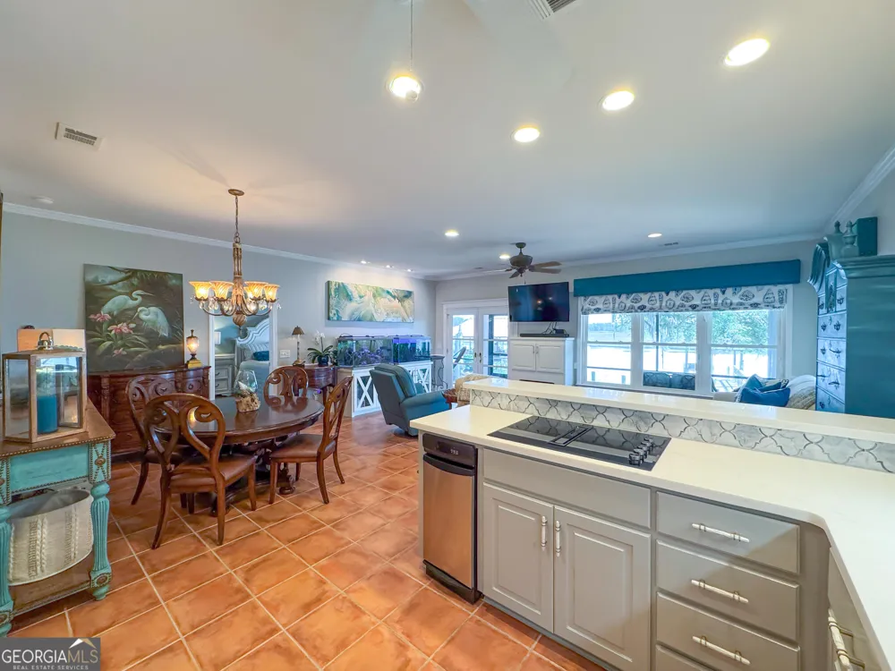 543 E 1st ST Midway, GA 31320
