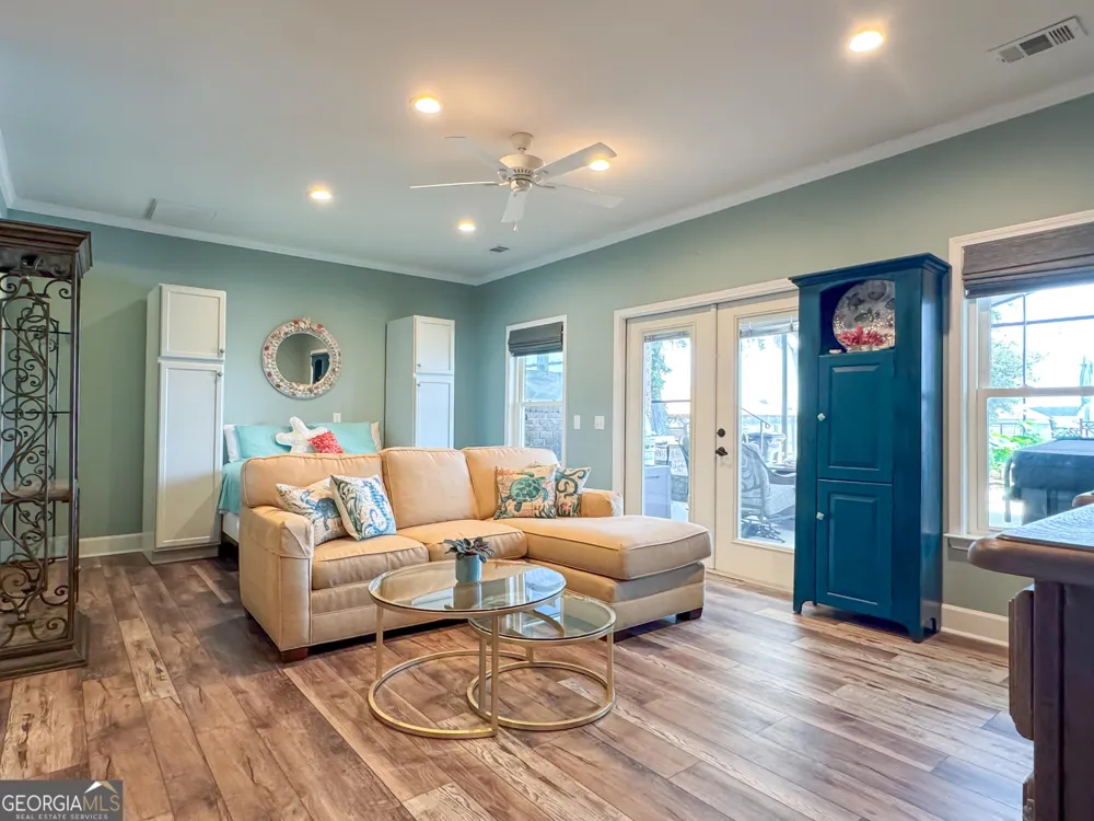 543 E 1st ST Midway, GA 31320