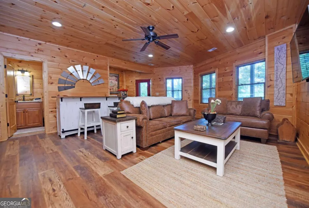 901 Stuart Mountain RD Mineral Bluff, GA 30559