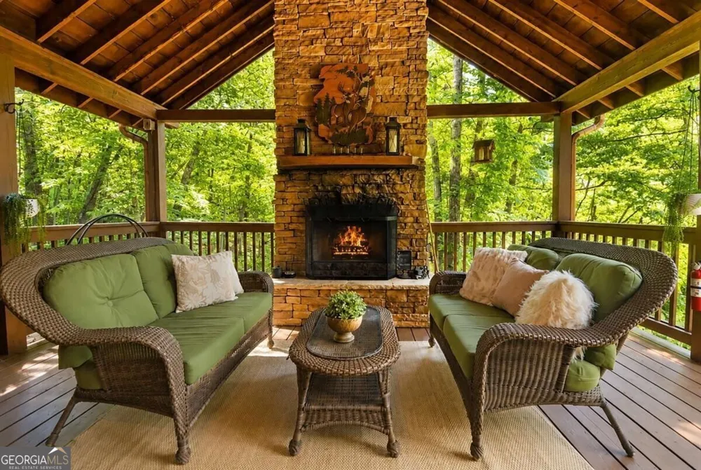 901 Stuart Mountain RD Mineral Bluff, GA 30559