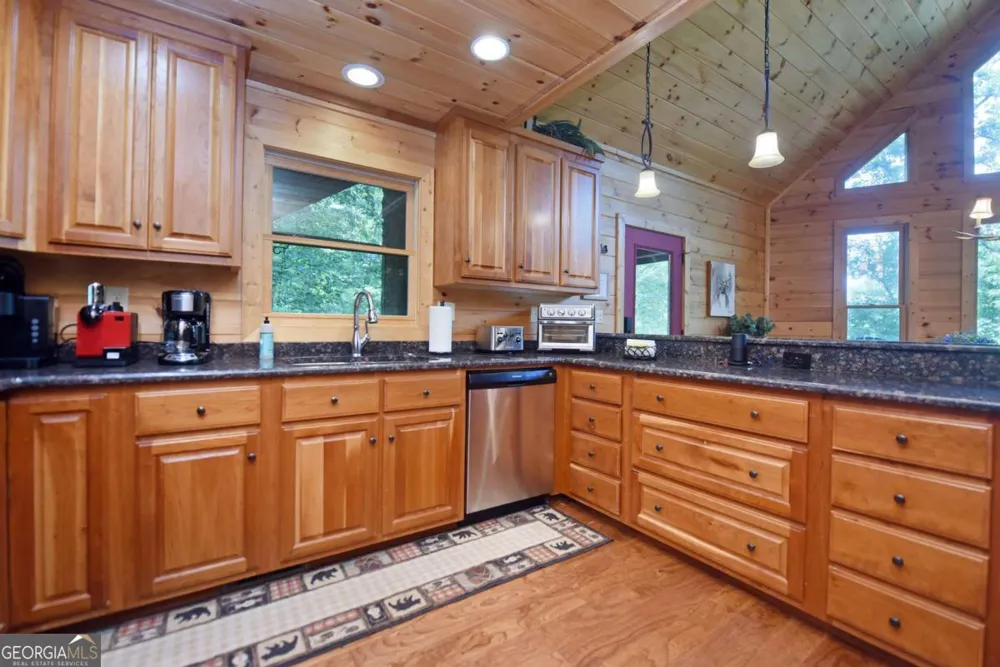 901 Stuart Mountain RD Mineral Bluff, GA 30559