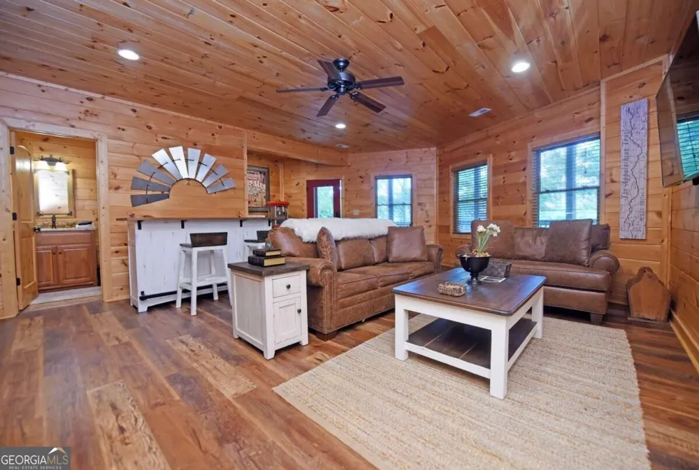901 Stuart Mountain RD Mineral Bluff, GA 30559