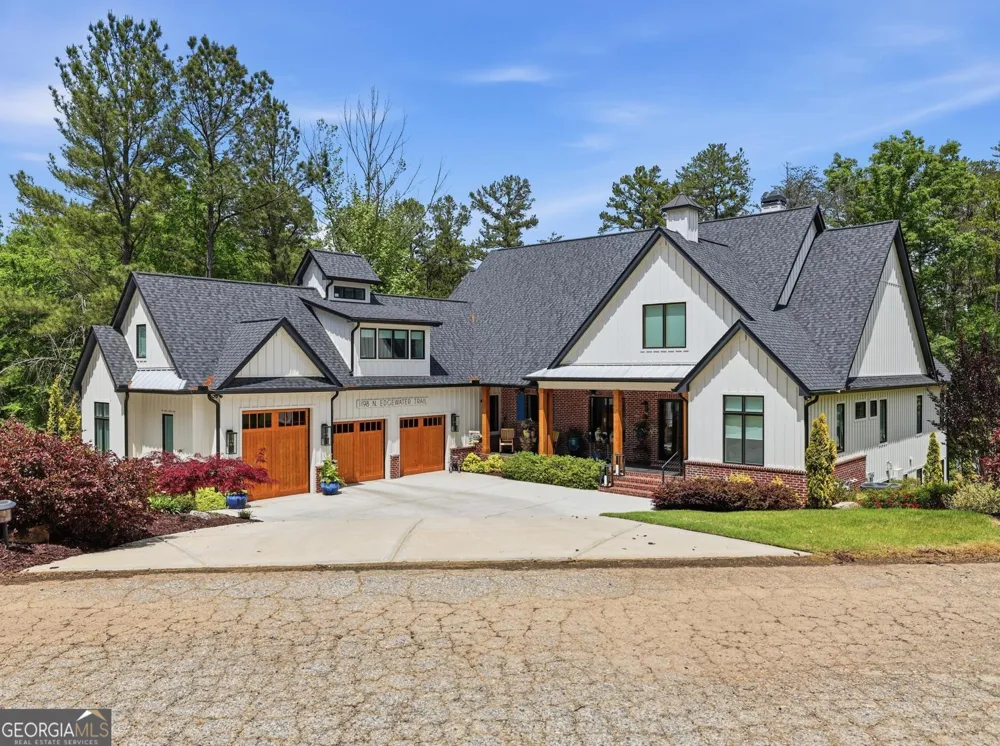 1198 N Edgewater TRL Toccoa, GA 30577