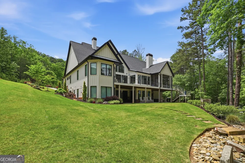 1198 N Edgewater TRL Toccoa, GA 30577