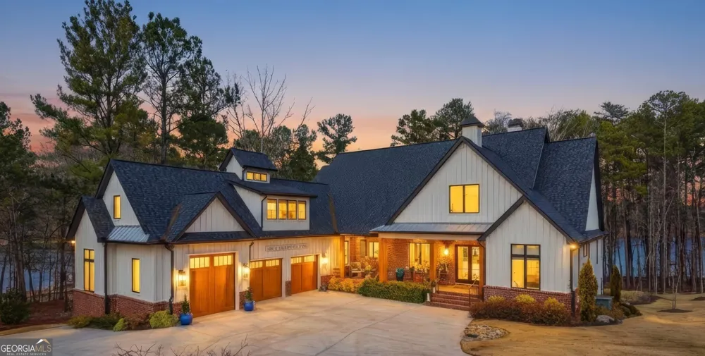 1198 N Edgewater TRL Toccoa, GA 30577