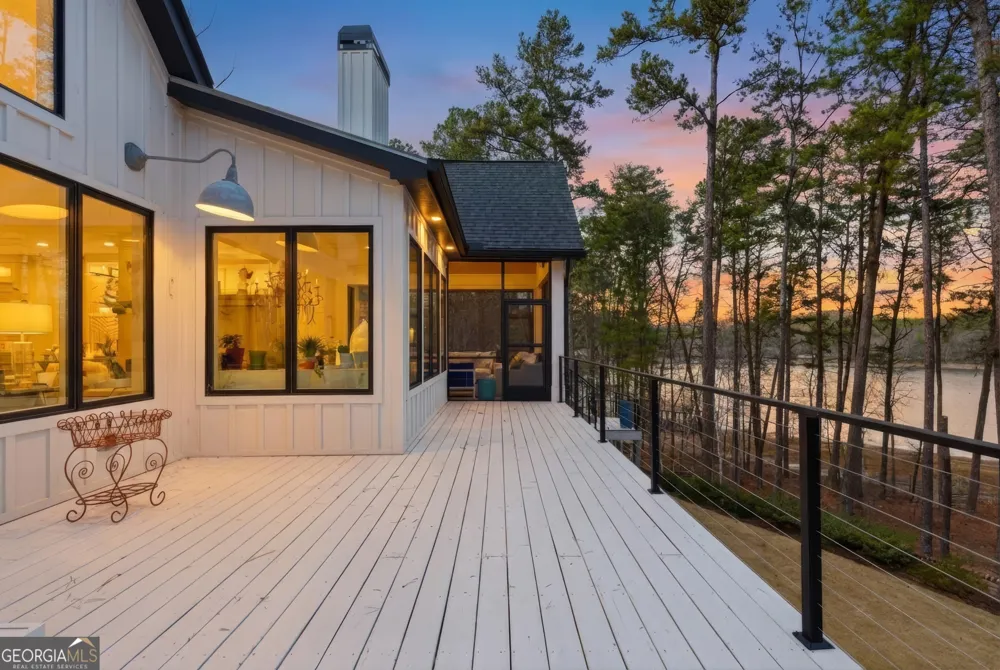 1198 N Edgewater TRL Toccoa, GA 30577