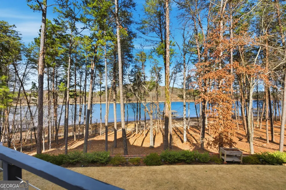 1198 N Edgewater TRL Toccoa, GA 30577