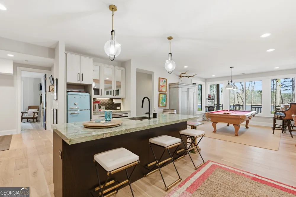 1198 N Edgewater TRL Toccoa, GA 30577