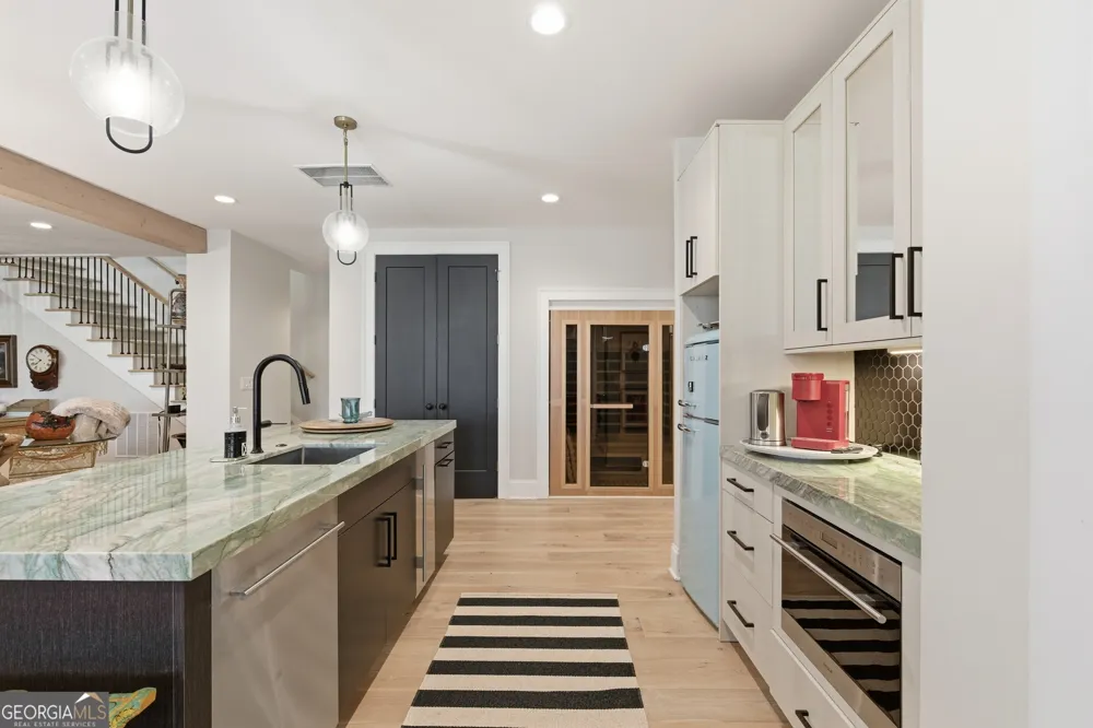 1198 N Edgewater TRL Toccoa, GA 30577