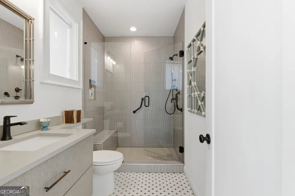 1198 N Edgewater TRL Toccoa, GA 30577