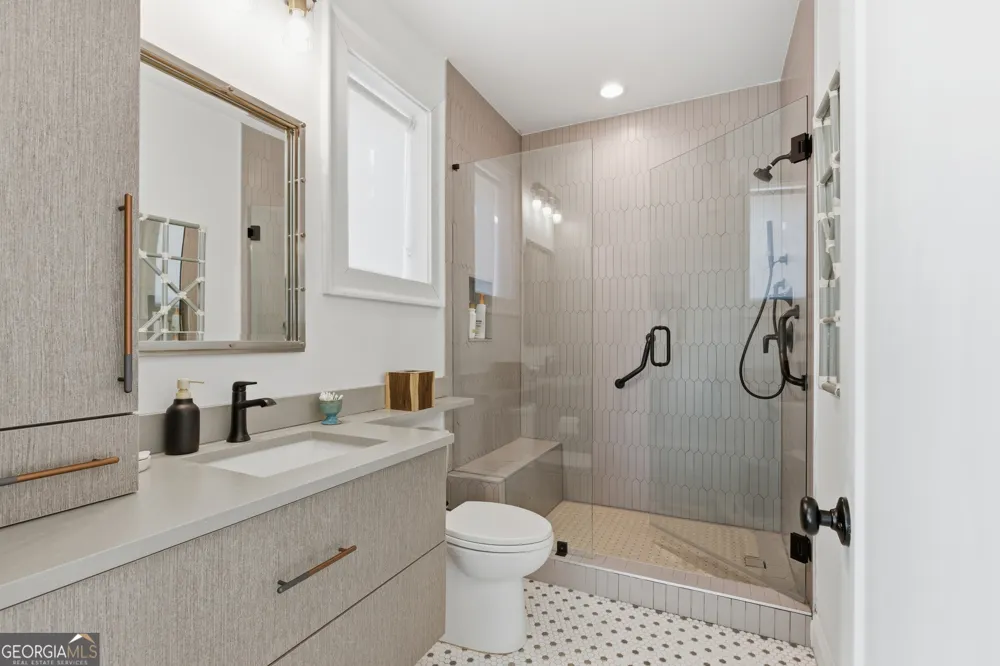 1198 N Edgewater TRL Toccoa, GA 30577