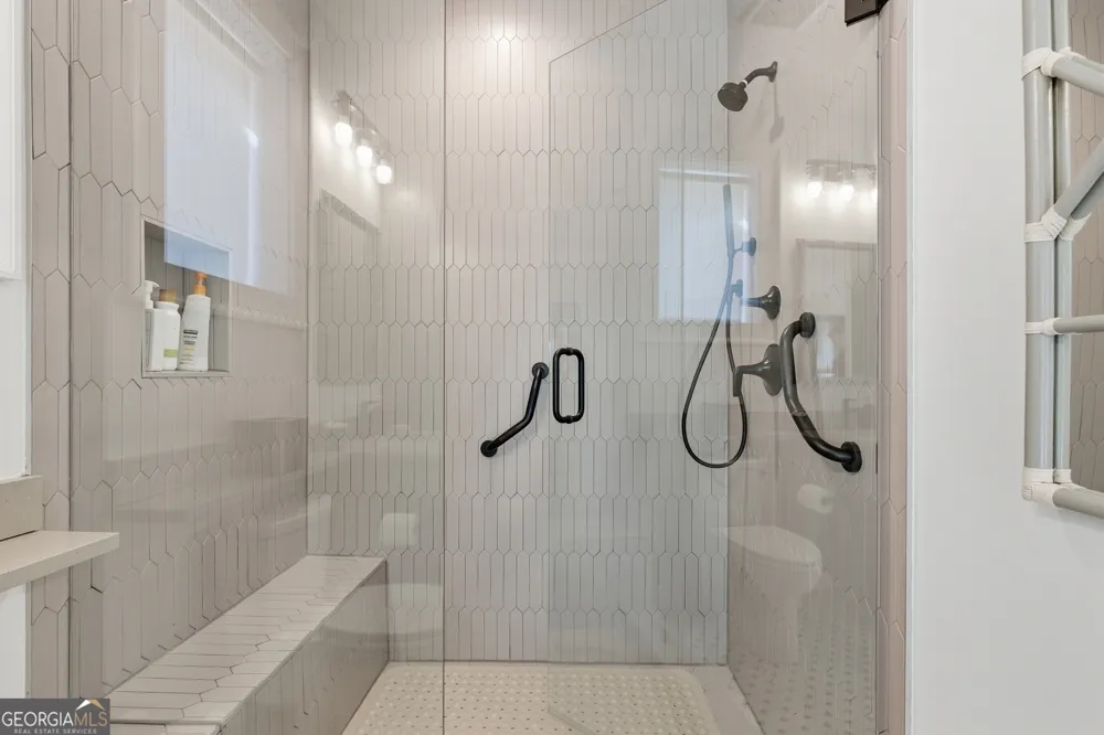 1198 N Edgewater TRL Toccoa, GA 30577