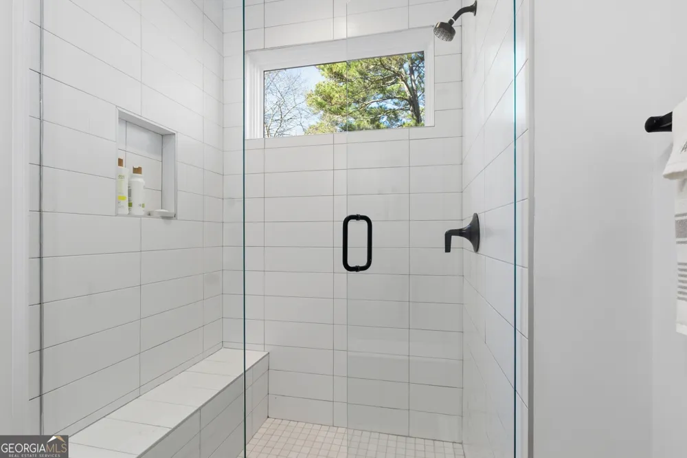 1198 N Edgewater TRL Toccoa, GA 30577