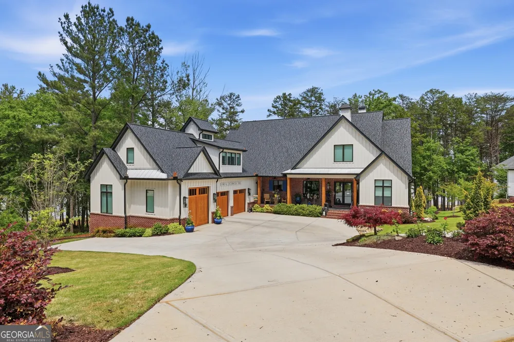 1198 N Edgewater TRL Toccoa, GA 30577
