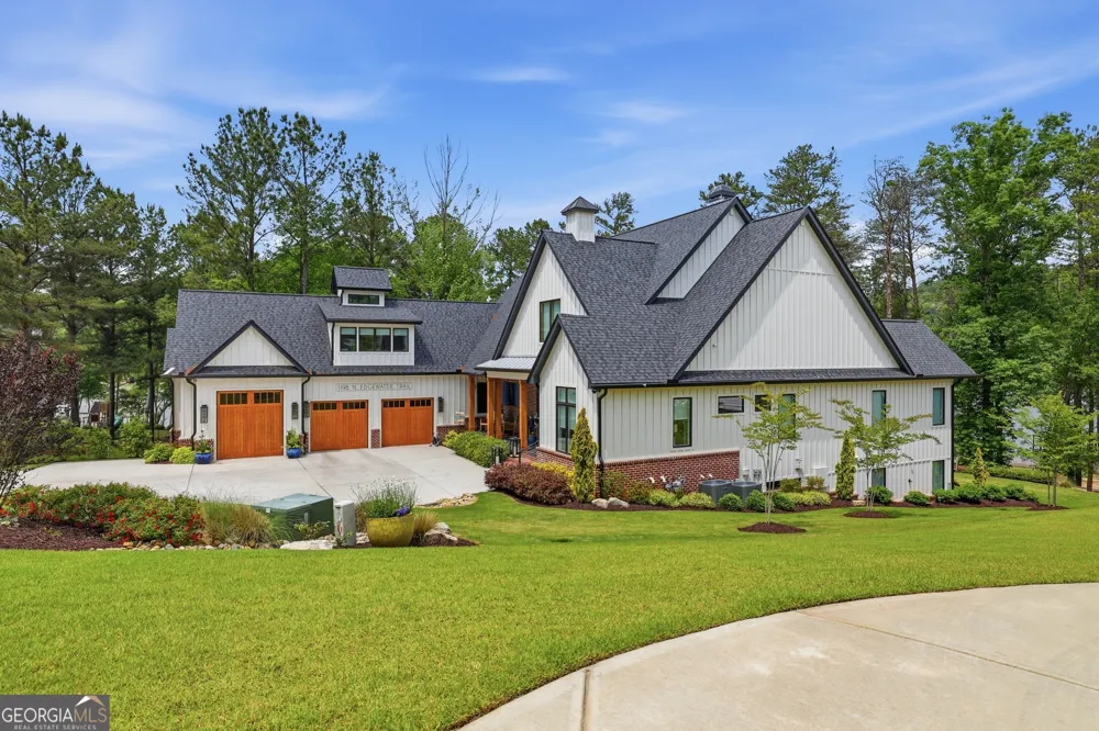 1198 N Edgewater TRL Toccoa, GA 30577