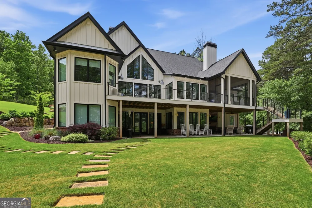 1198 N Edgewater TRL Toccoa, GA 30577
