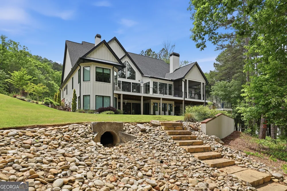 1198 N Edgewater TRL Toccoa, GA 30577