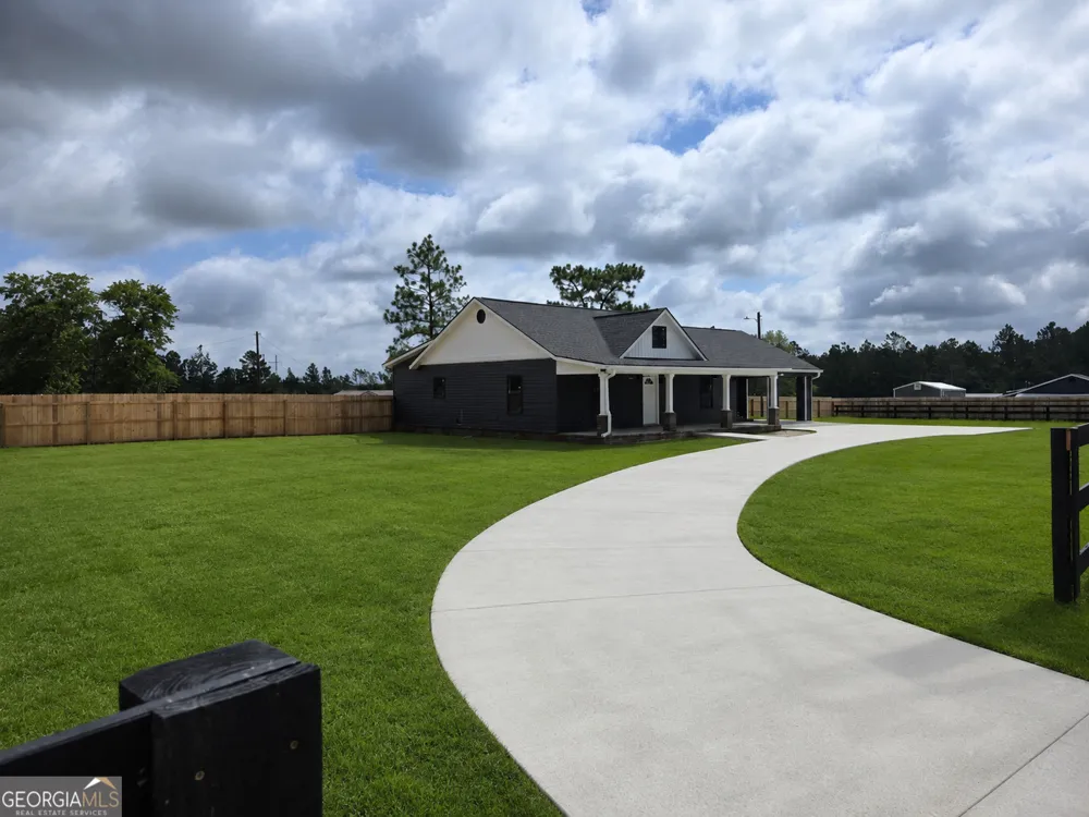 27 Elmwood Lane Baxley, GA 31513