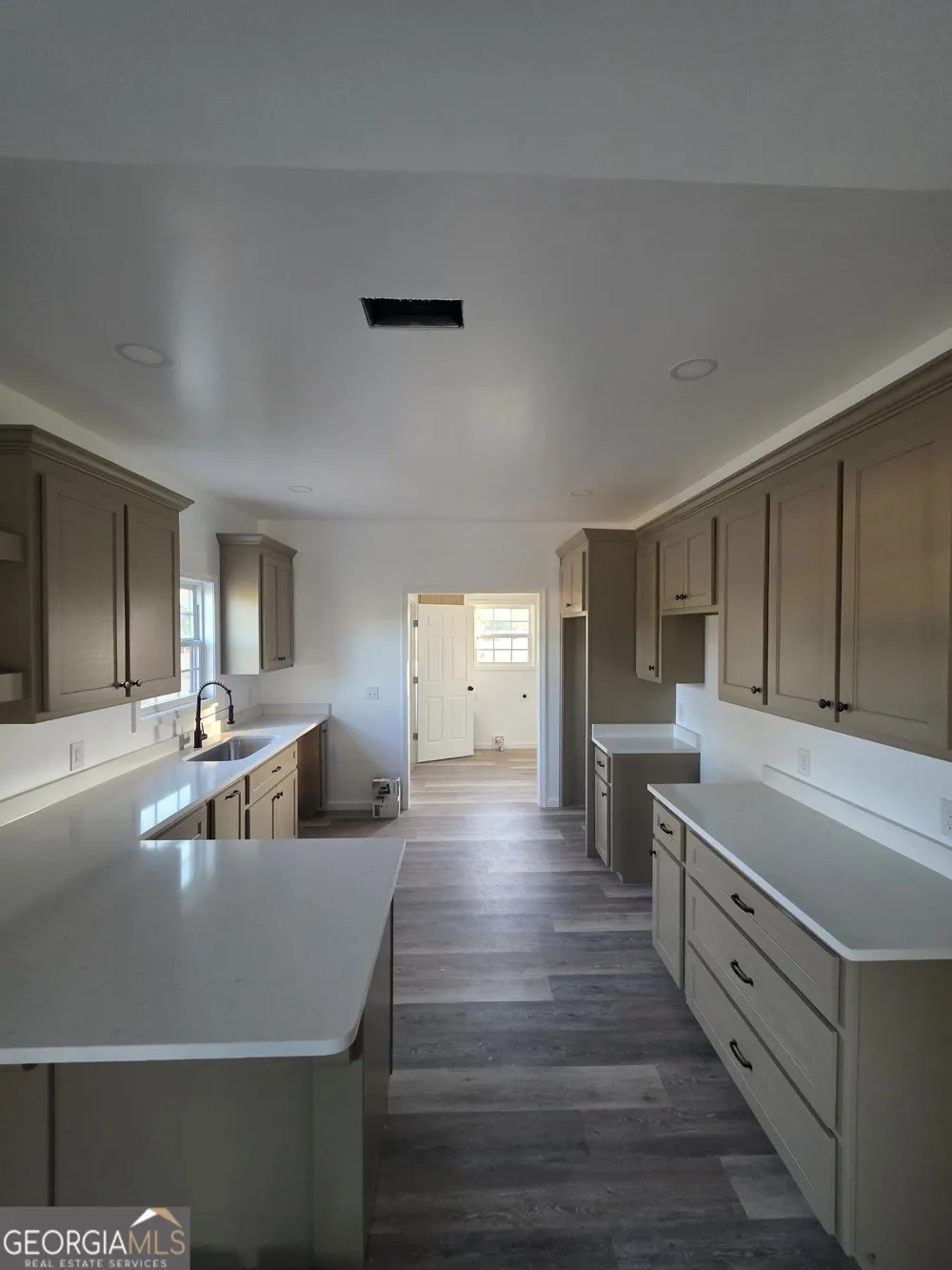 27 Elmwood Lane Baxley, GA 31513