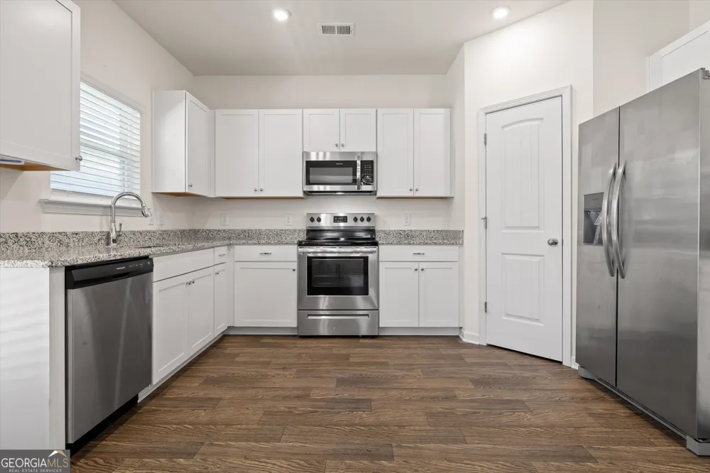 637 Collington CIR Dalton, GA 30721