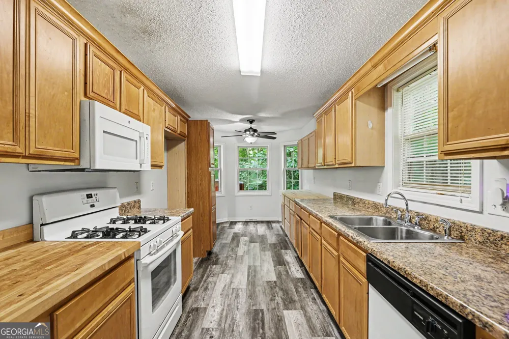 4890 Cordero CT Winston, GA 30187