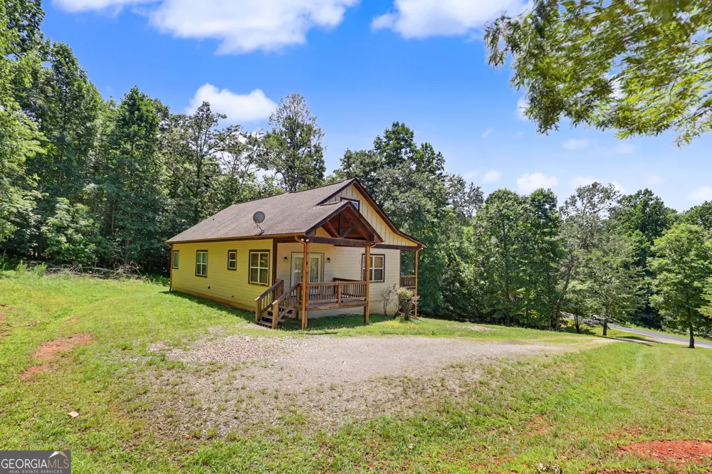 2057 Gallatin RD Young Harris, GA 30582
