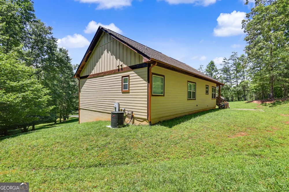 2057 Gallatin RD Young Harris, GA 30582