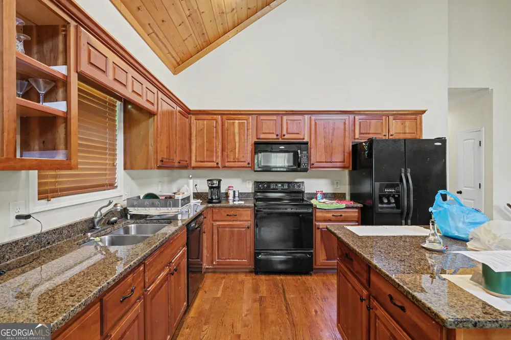 2057 Gallatin RD Young Harris, GA 30582