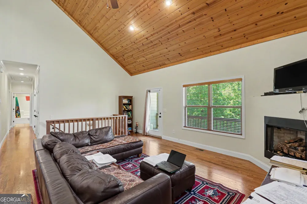 2057 Gallatin RD Young Harris, GA 30582