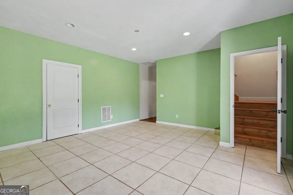 2057 Gallatin RD Young Harris, GA 30582