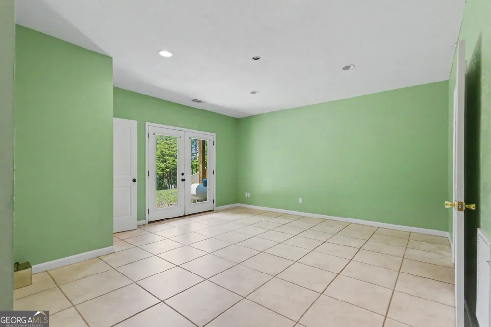 2057 Gallatin RD Young Harris, GA 30582