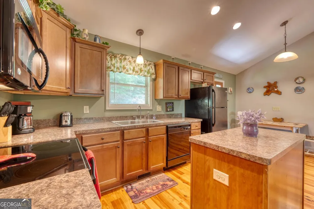 2270 Valley View DR Hiawassee, GA 30546