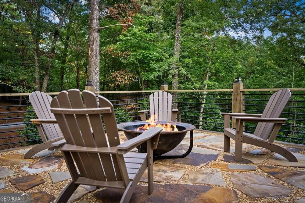 241 Wolf Creek Mountain RD Mineral Bluff, GA 30559