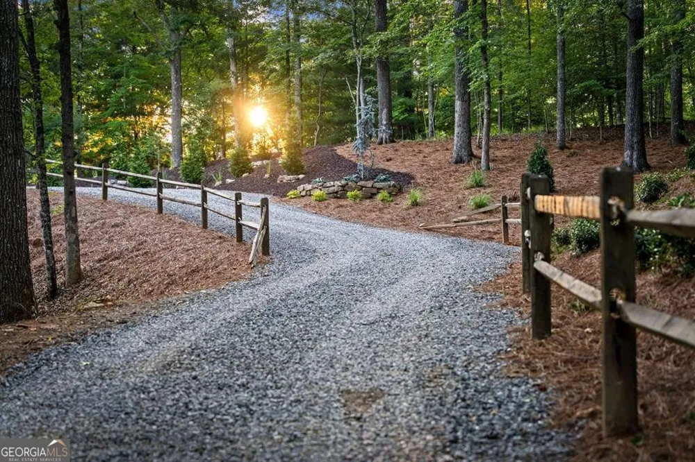241 Wolf Creek Mountain RD Mineral Bluff, GA 30559