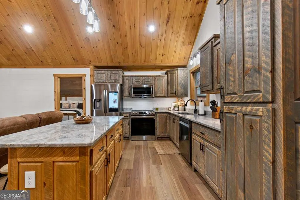 241 Wolf Creek Mountain RD Mineral Bluff, GA 30559