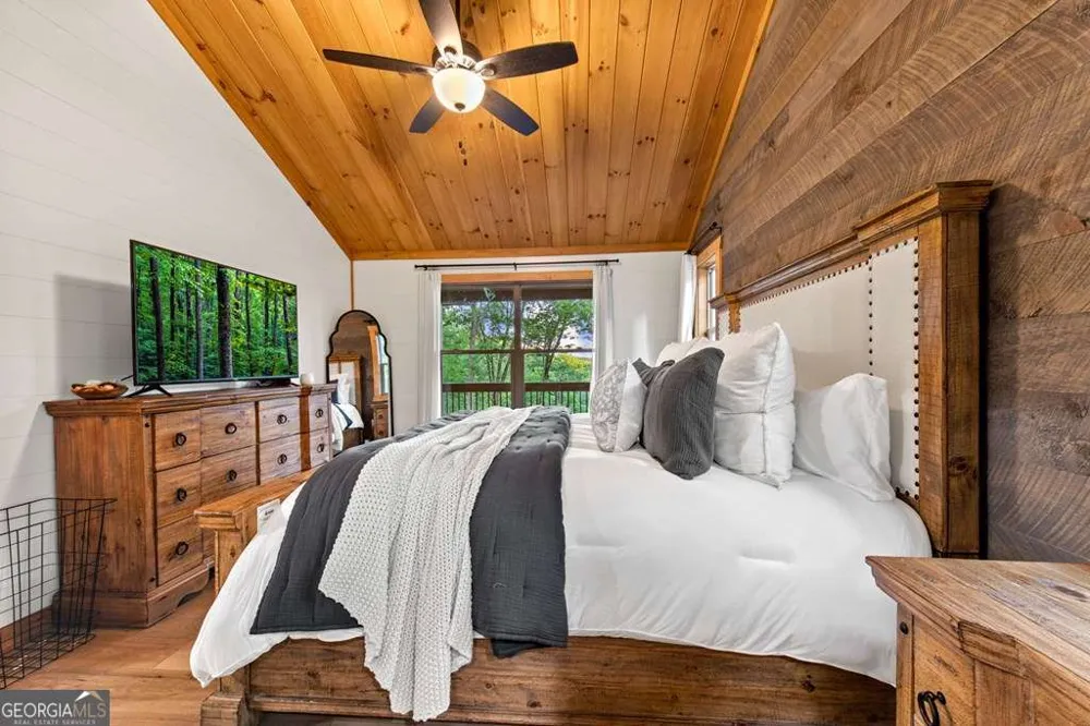 241 Wolf Creek Mountain RD Mineral Bluff, GA 30559