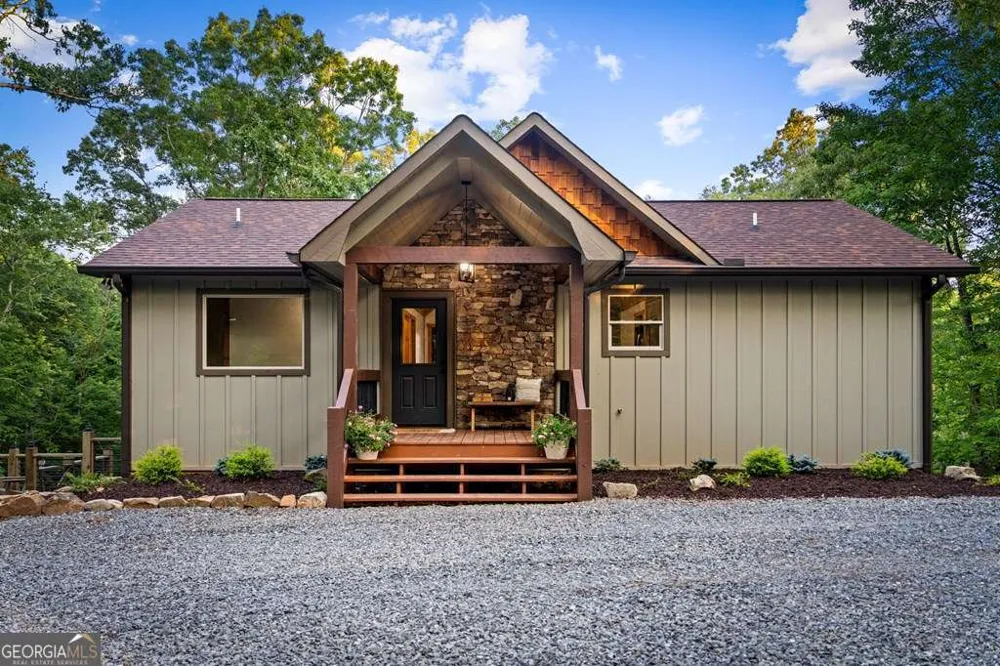 241 Wolf Creek Mountain RD Mineral Bluff, GA 30559
