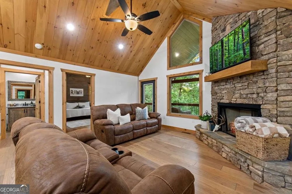 241 Wolf Creek Mountain RD Mineral Bluff, GA 30559