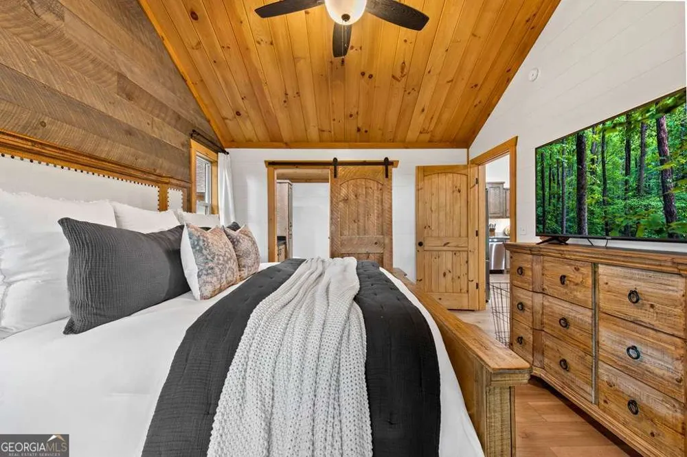 241 Wolf Creek Mountain RD Mineral Bluff, GA 30559