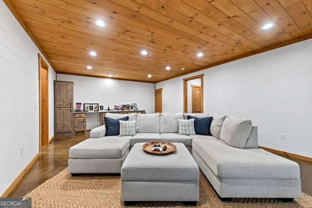 241 Wolf Creek Mountain RD Mineral Bluff, GA 30559