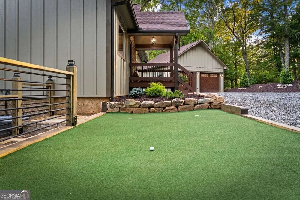 241 Wolf Creek Mountain RD Mineral Bluff, GA 30559