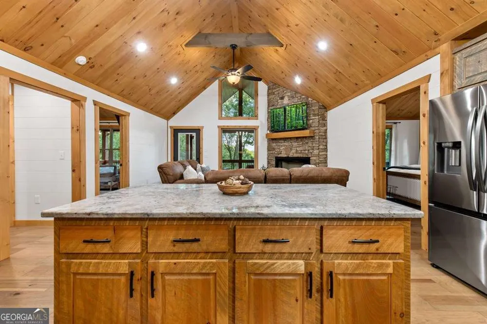 241 Wolf Creek Mountain RD Mineral Bluff, GA 30559