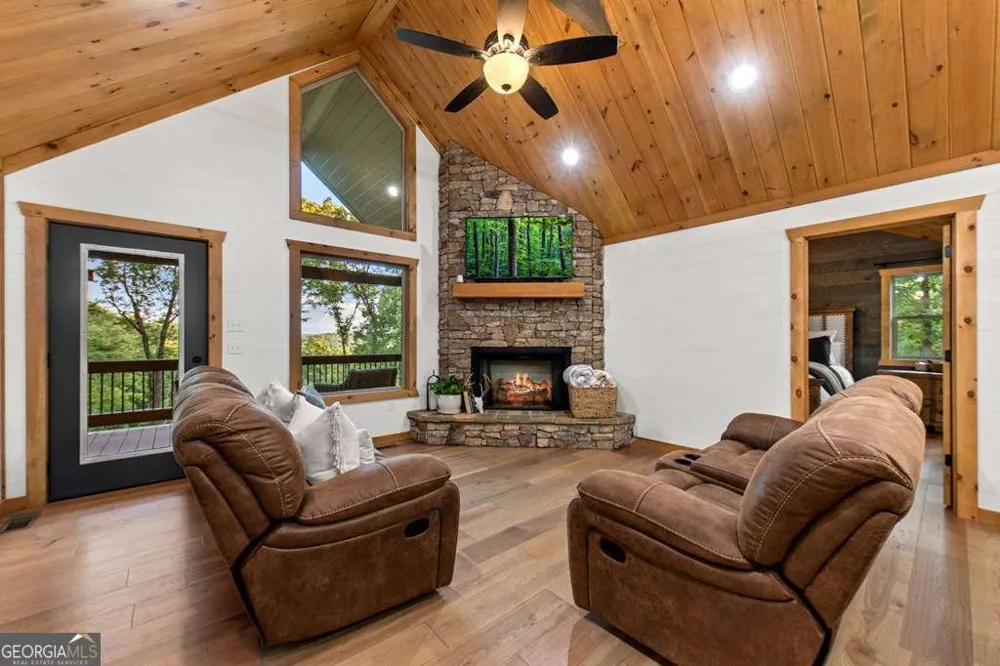 241 Wolf Creek Mountain RD Mineral Bluff, GA 30559